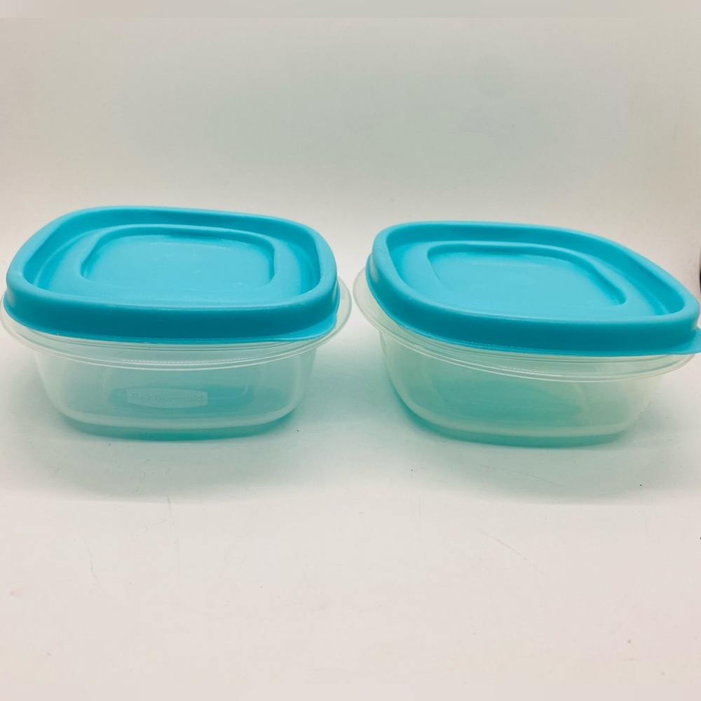 NWT Two Rubbermaid Food Storage Containers Turquoise Lids Size 1.25 cups